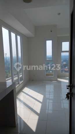 Affordable Ready-to-Occupy Hook Unit Apartment at Amazana Residence with Down Payment