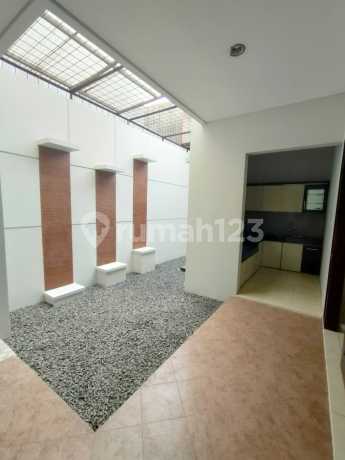 Rumah Siap Huni 1 Lantai di Singgasana Pradana Rumah Siap Huni 1 Lantai di Singgasana Pradana