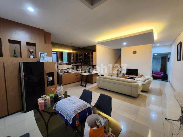 Rumah Siap Huni SHM di Singgasana Pradana Rumah Siap Huni SHM di Singgasana Pradana