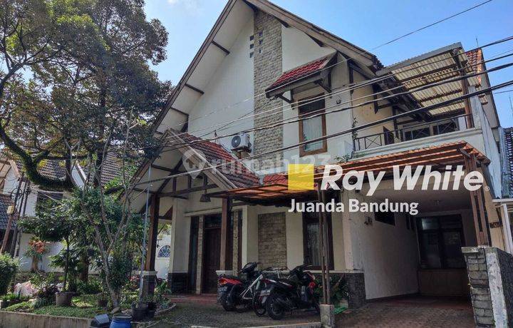 BAGUS! Rumah Nyaman 2 Lantai di Tubagus Ismail, Sayap Dago, Bandung!