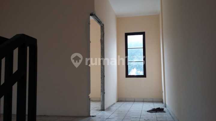 Dijual Ruko di Taman Royal, Jalan Benteng Betawi, Tangerang 