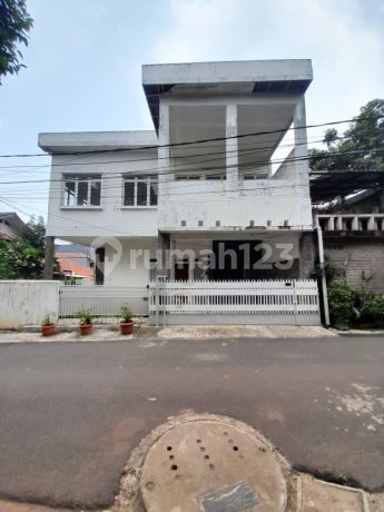 Rumah dalam komplek strategis  di Cipinang Jaya,Jakarta Timur