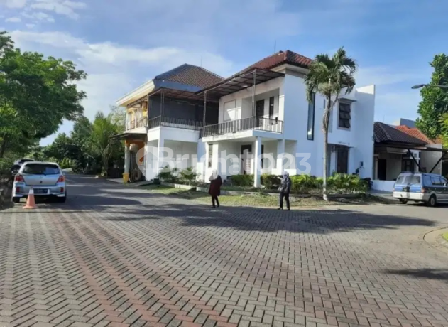 RUMAH 2 LANTAI POSISI HOOK DI ROYAL KETINTANG REGENCY