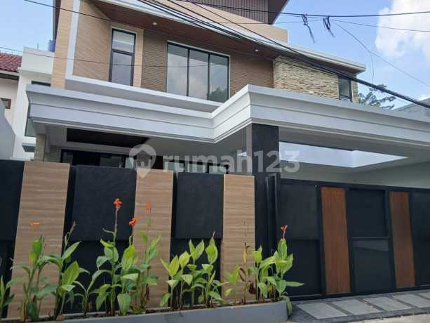 Luxury House, Spacious Strategic Location in Kebayoran Baru, South Jakarta. Luxury House, Spacious Strategic Location in Kebayoran Baru, South Jakarta.