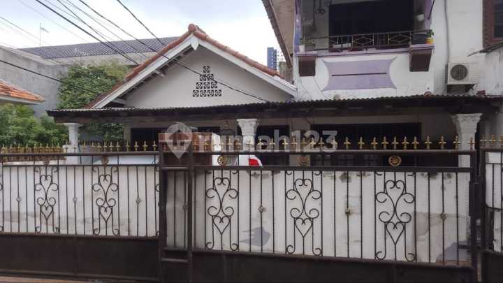 Spacious House Near Pertamina Hospital in Cempaka Putih, Central Jakarta
