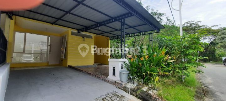 A SINGLE-STORY HOUSE IN CIPUTRA BALIKPAPAN A SINGLE-STORY HOUSE IN CIPUTRA BALIKPAPAN