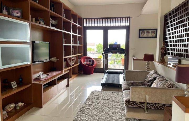 Rumah 3lt Di Kompleks Batununggal Indah Cluster Furnished 