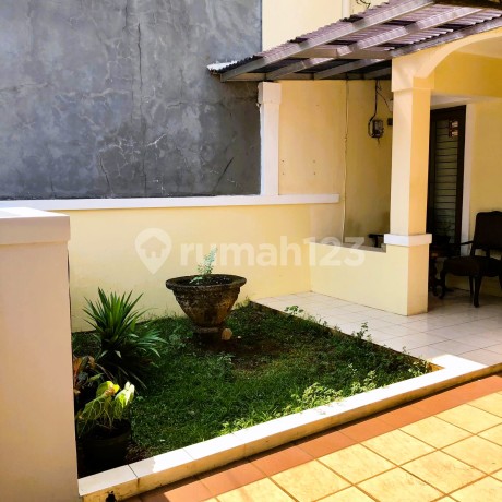 Bisa KPR, Rumah, 2 Lantai, Dekat Pusat Perbelanjaan, Siap Huni