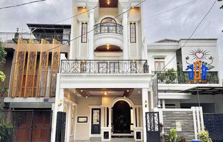 Rumah 3 Lantai Mewah Dalam Komplek Akses Dekat Tol Depok
