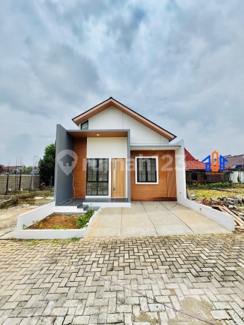 Affordable House 700 Meters to Toll Gate in Pancoran Mas, Depok Affordable House 700 Meters to Toll Gate in Pancoran Mas, Depok