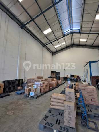 GUDANG SIAP PAKAI ROW JALAN LEBAR DI PERGUDANGAN RITZGATE