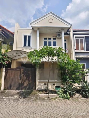 Rumah nyaman terawat 2 lantai di Graha Indah gayungsari dekat Ahmad Yani Rumah nyaman terawat 2 lantai di Graha Indah gayungsari dekat Ahmad Yani