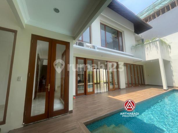 Cipete, Rumah Mewah Siap Huni dengan Private Pool