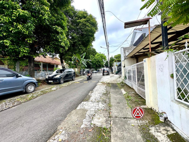 Kebayoran Baru, Jalan Sungai Sambas Rumah Lama Lokasi Premium di Pusat Jakarta dengan Lingkungan Tenang dan Nyaman