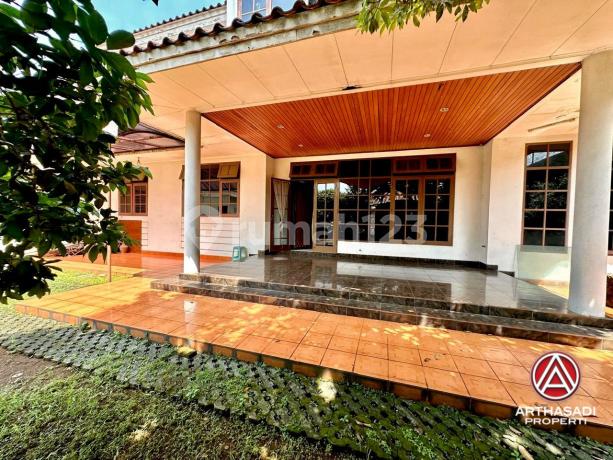 Rumah Lama Kokoh Cocok untuk Hunian / Usaha di Lokasi Strategis