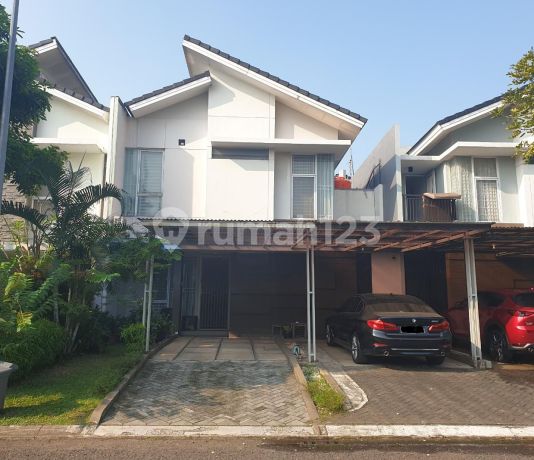 Rumah di Verdant Ville, The Icon, BSD City  Posisi di boulevard utama Tanah 162 m² (9 x 18) Bangunan 210 m² Full renovated KT 3+1 (2 kamar dengan kamar mandi dalam) KM 4+1 Carport 2 Water heater solar hart 1 Listrik 7.700 watt Semi furnished Hadap Utara H