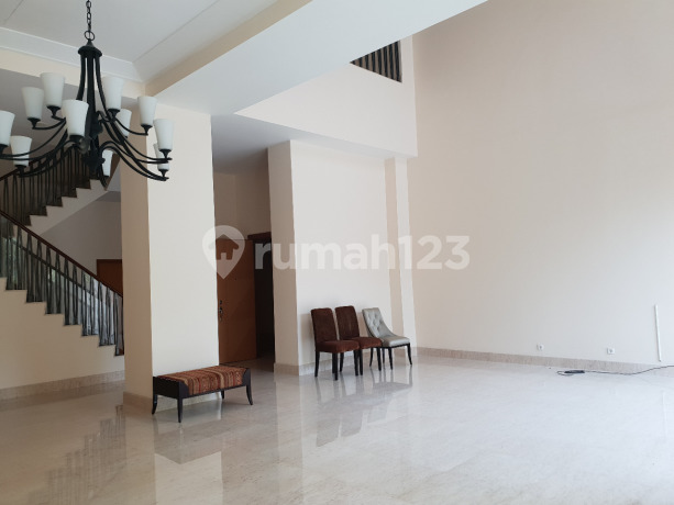 For Sale Townhouse Pakubuwono Residence - 4+1 BR (Size 543 Sq M) Cheapest at 32 Billion Before Sold Out Private Swimming Pool - WhatsApp: 08137776xxxx