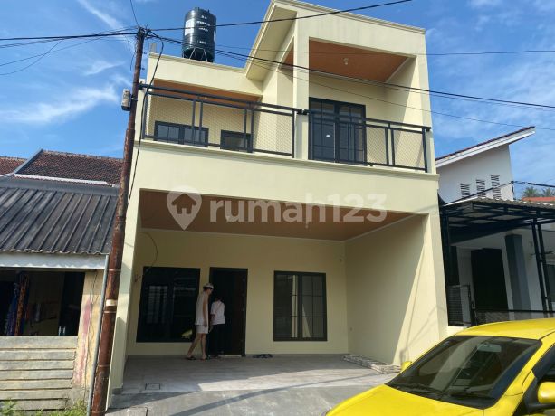Rumah dengan Pemandangan Asri dan Siap Huni Rumah dengan Pemandangan Asri dan Siap Huni