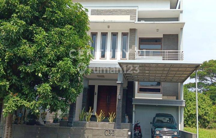 Rumah 2 Lantai Di Perumahan Taman Cipto 