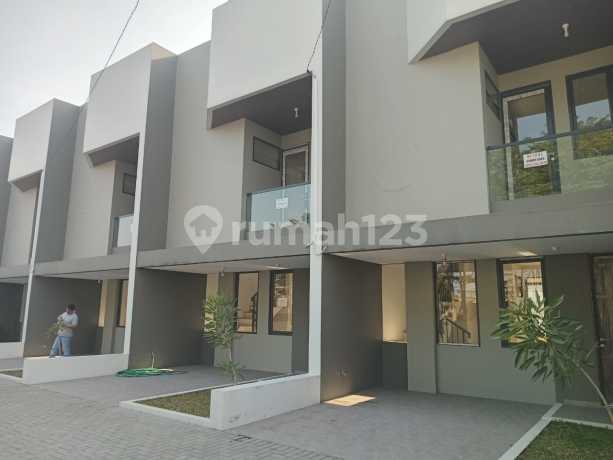 Di Jual Rumah Bangunan Baru Dua Lantai Lokasi Komplek Cuwastra Di Jual Rumah Bangunan Baru Dua Lantai Lokasi Komplek Cuwastra