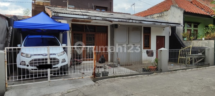 Rumah Murah Dekat Tol Buah Batu di Komplek Jaka Purwa, Logam