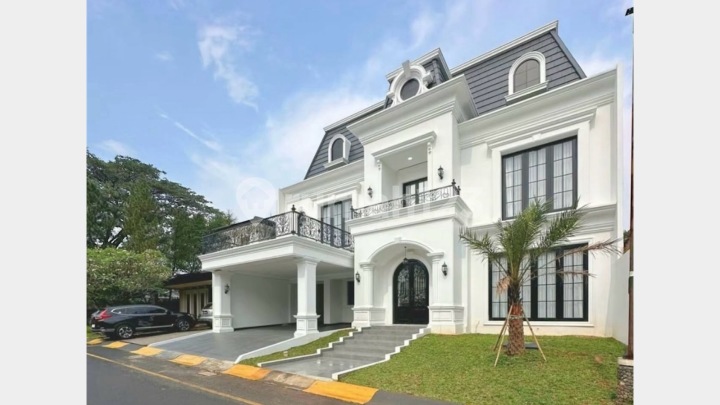 Rumah Cantik, Bagus siap huni, unfurnished, SHM, mudah diakses, dekat Pasar-Malls-Sekolah-Recreation center, di Central Business District, sektor 7 Bintaro Jaya. Tangerang Selatan.