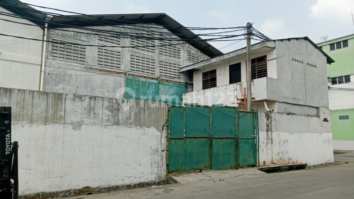 Pergudang 8 Jl. Raya Perancis Lokasi di Hoek