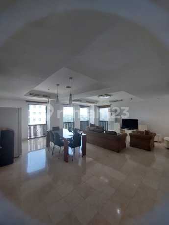Apartemen Mewah , 4 Kamar, Lantai Sedang, Full Purnished, Golf Hill Pondok Indah Jakarta Selatan
