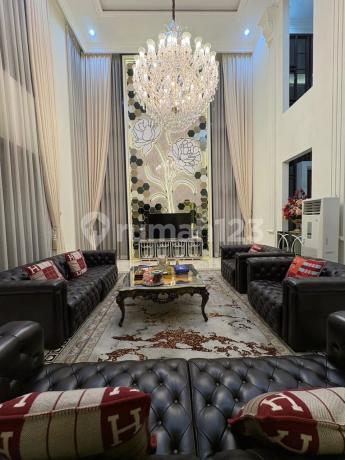 Dijual Rumah Mewah Private Pool di Menteng Bintaro
