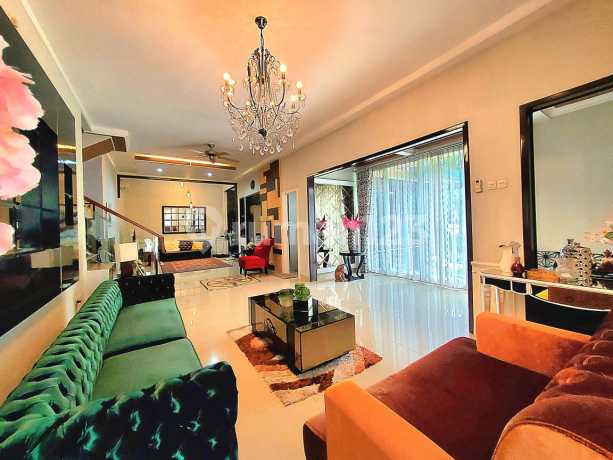 For sale quickly, nice corner house in Kebayoran Bintaro Complex.