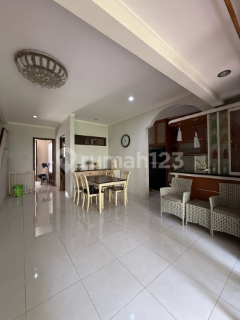 Dijual Rumah Bagus Tanah Luas Di Discovery Conserva