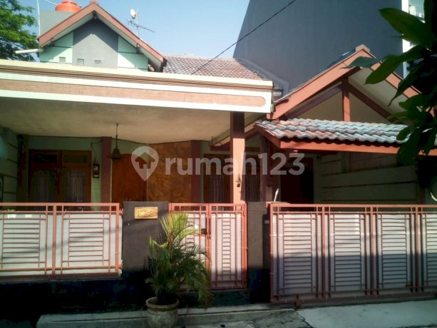 Rumah Terawat Komplek Griya Timur Indah Mustikajaya Bekasi Timur
