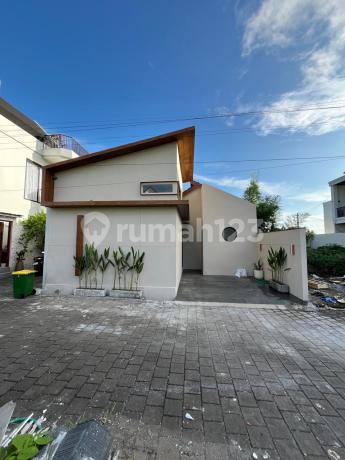 Japandi-Style Villa 2 Kamar Tidur Dekat dengan Pantai Kedungu