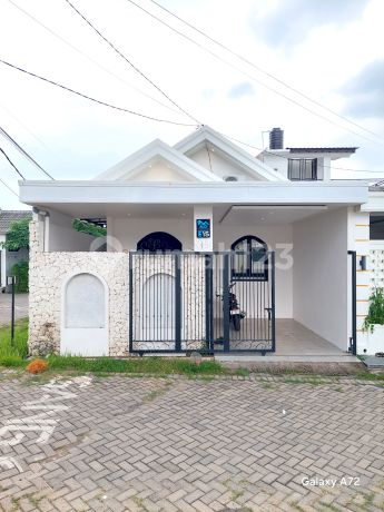 Dijual Rumah Siap Huni di Belakang Kantor Samsat Banyuwan dengan Private Poll