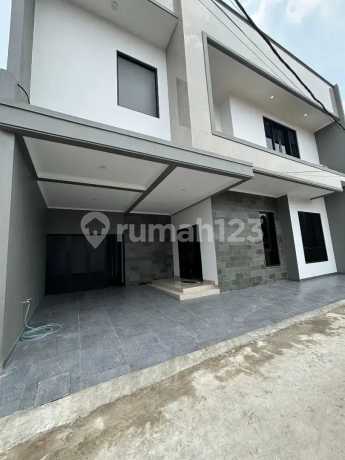 Rumah Mewah Dengan Rofftop Di Pondik Cibubur