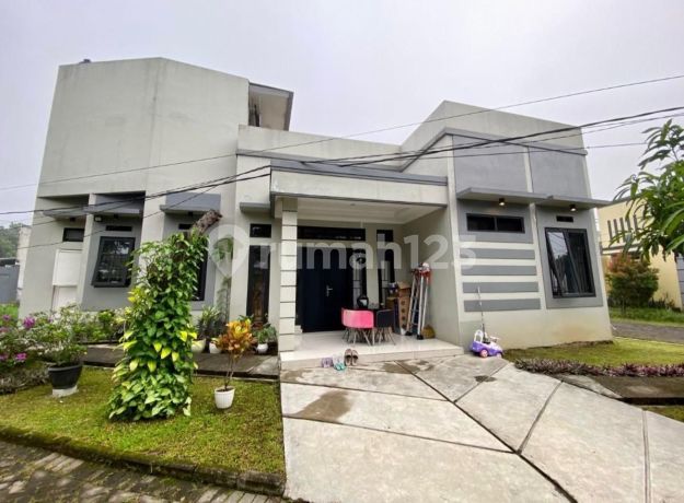 Two-Story House Near Gedebage Toll Gate Ready to Occupy De Marakesh Two-Story House Near Gedebage Toll Gate Ready to Occupy De Marakesh