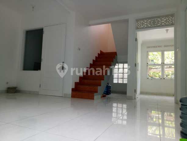 Dijual Cepat Rumah di Taman Kopo Melati Bandung Dijual Cepat Rumah di Taman Kopo Melati Bandung