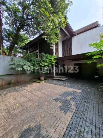 Rumah classic 3lantai lokasi dekat MRT dan fatmawati raya