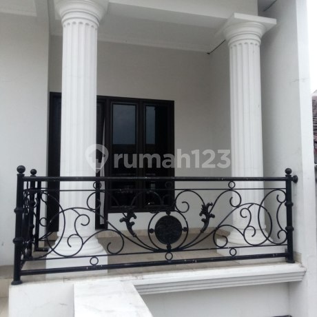 Dijual Rumah Bagus Model Klasik di Taman Malaka Pondok Kelapa Jakarta Timur