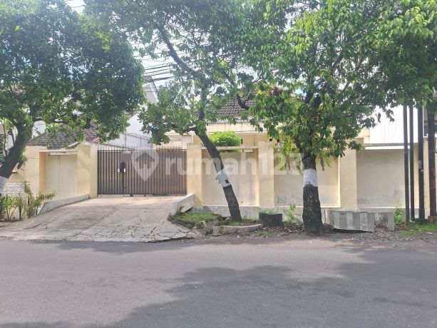 ( Strategis ) Rumah / Kantor di Jl Halmahera Raya Karangtempel Semarang Timur ( Strategis ) Rumah / Kantor di Jl Halmahera Raya Karangtempel Semarang Timur