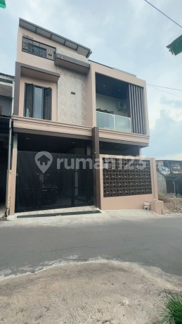 Rumah 3 Lantai di Jl Dadapan Raya Sendangmulyo Tembalang Semarang