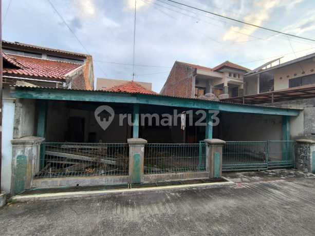 Rumah Lama di Jl Panda Utara Palebon Pedurungan Semarang