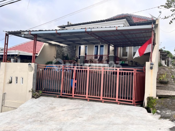 Rumah Terawat di Jl Kaba Timur Raya Tandang Kedungmundu Tembalang Semarang