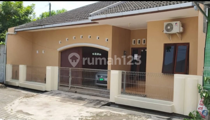 Rumah Cantik di Graha Mukti Utama Tlogomulyo Pedurungan Semarang Rumah Cantik di Graha Mukti Utama Tlogomulyo Pedurungan Semarang