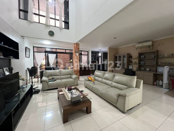 Rumah Di Taman Modern Cakung 3 Lantai 354m2 Shm