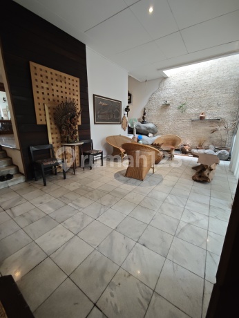 Rumah 12X27 Puri Indah Blok B SHM Barat Daya