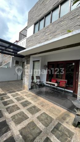 Rumah Terawat di Srondol Bumi Indah Semarang, Hoek, 302M2, Halaman Luas, Dekat Kampus Undip Tembalang