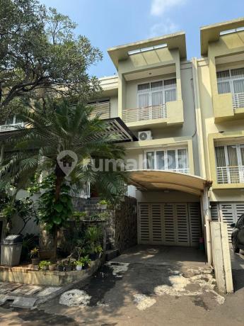 Royal Spring Residence, luxury townhouse in Pasar Minggu, 250 m2, 4 bedrooms, 10 minutes to Pejaten Village Royal Spring Residence, luxury townhouse in Pasar Minggu, 250 m2, 4 bedrooms, 10 minutes to Pejaten Village