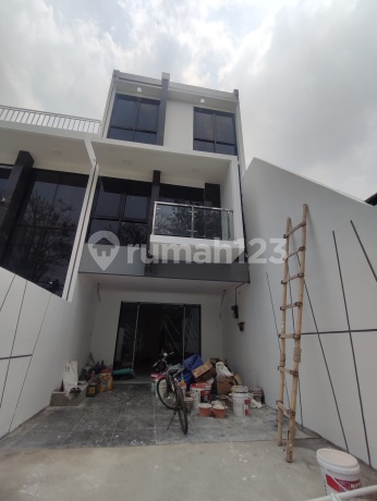 Strategic Minimally Priced Shop House for Sale in Cempaka Putih