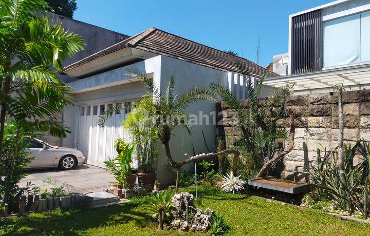 Rumah 2 Lantai Bagus SHM di Raya Darmo Green Garden